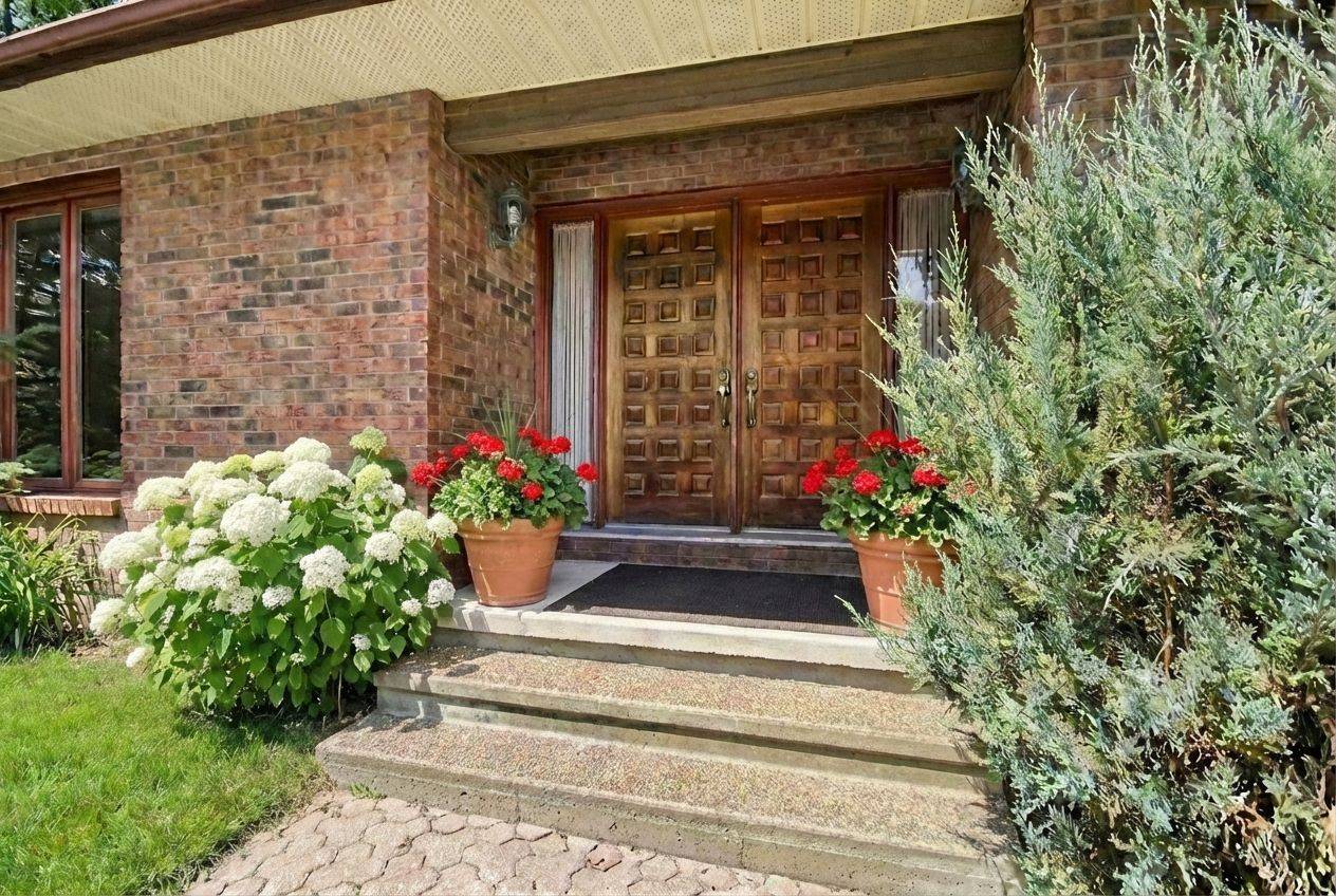 Manotick - Kars - Rideau Twp And Area, ON K4M 1G4,5361 Hilltop DR