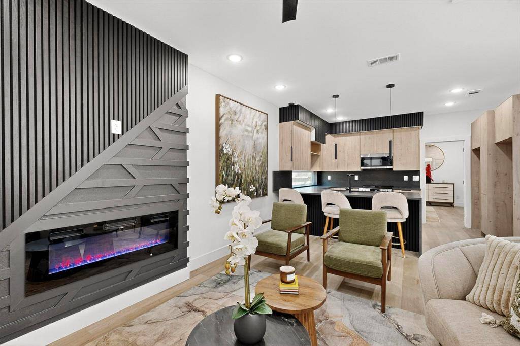 Dallas, TX 75215,2413 Hooper Street