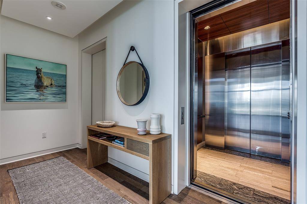 Dallas, TX 75201,1918 Olive Street #2002