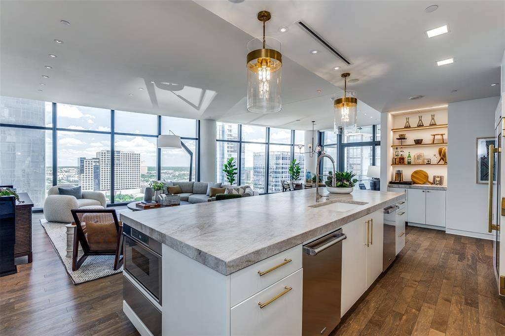 Dallas, TX 75201,1918 Olive Street #2002