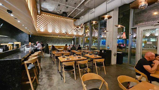 Toronto C01, ON M5J 2L9,110 Harbour ST #10B