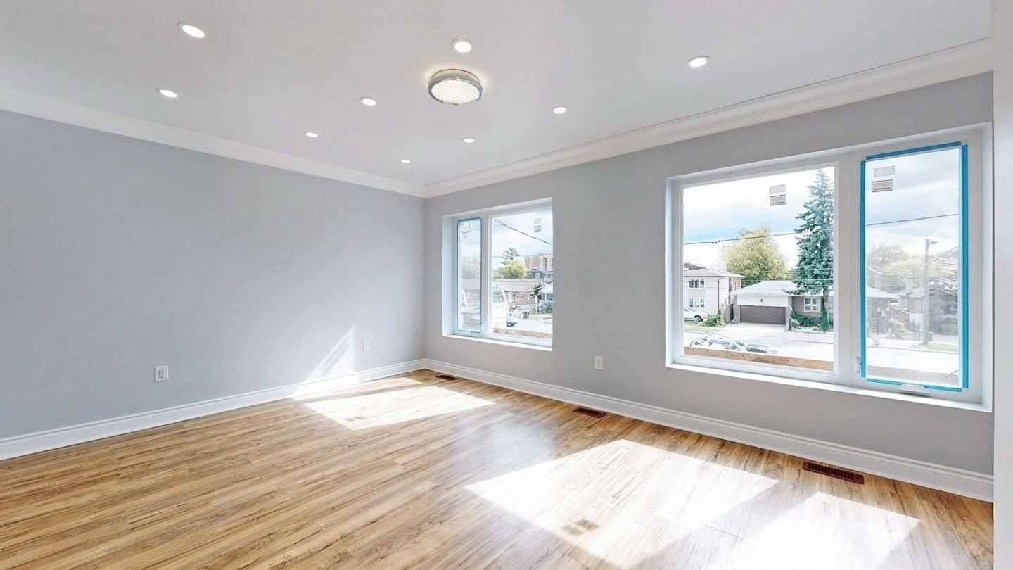 Toronto C06, ON M3H 2S5,656 Sheppard AVE W