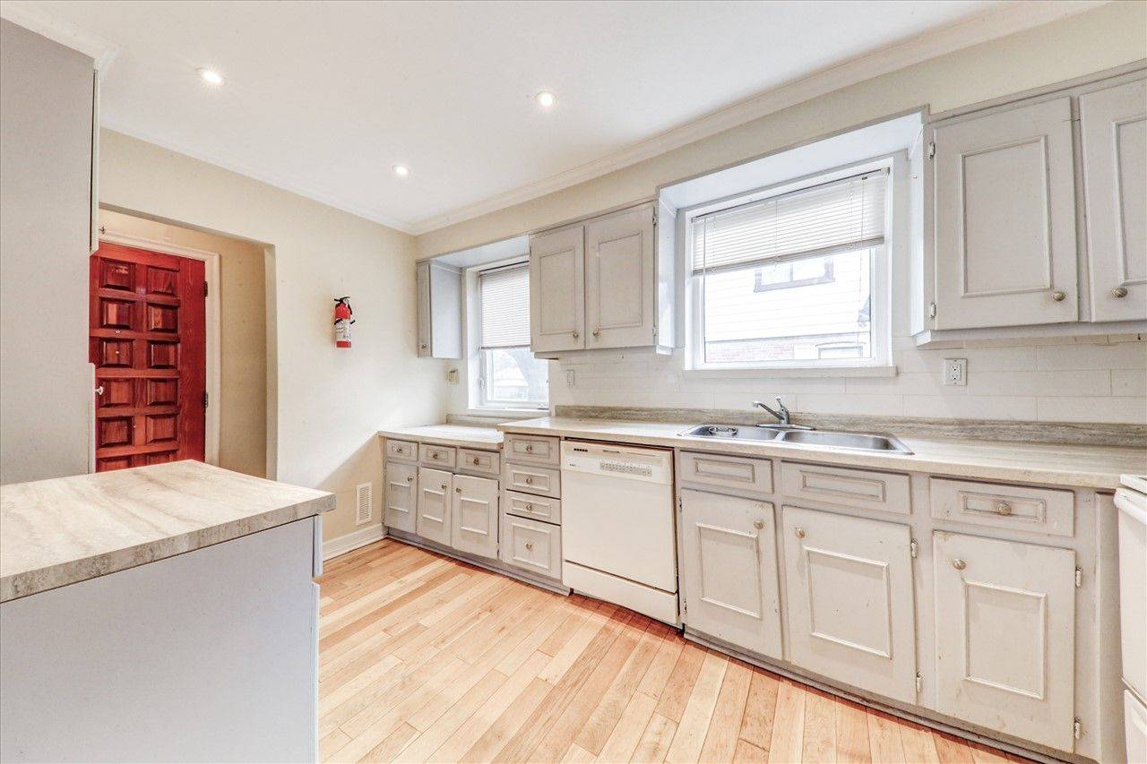 Toronto E08, ON M1M 1Y9,191 Phyllis AVE