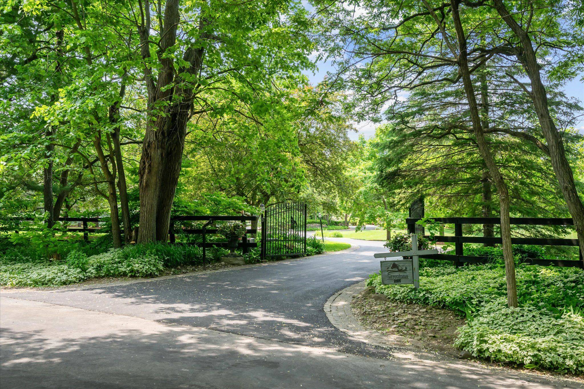 Burlington, ON L7P 0M5,2315 8 Sideroad N/A