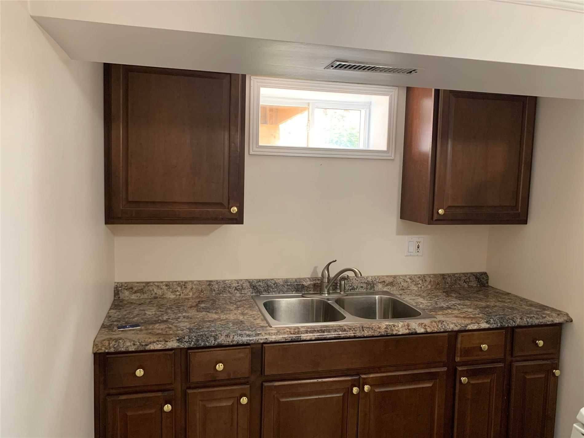 Halton Hills, ON L7G 3T7,6 Prince Charles DR #Lower