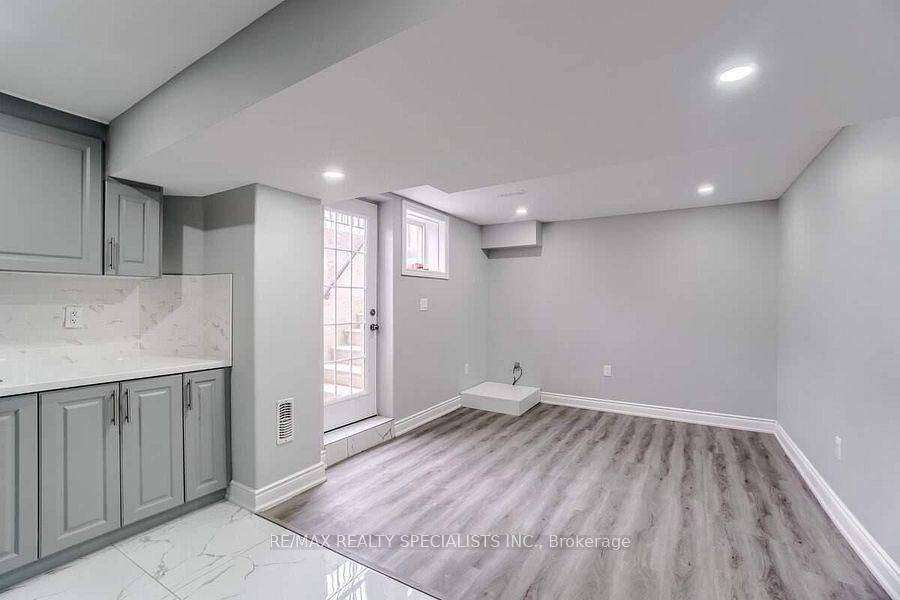 Brampton, ON L6X 4A3,34 St. George's PL #Bsmt