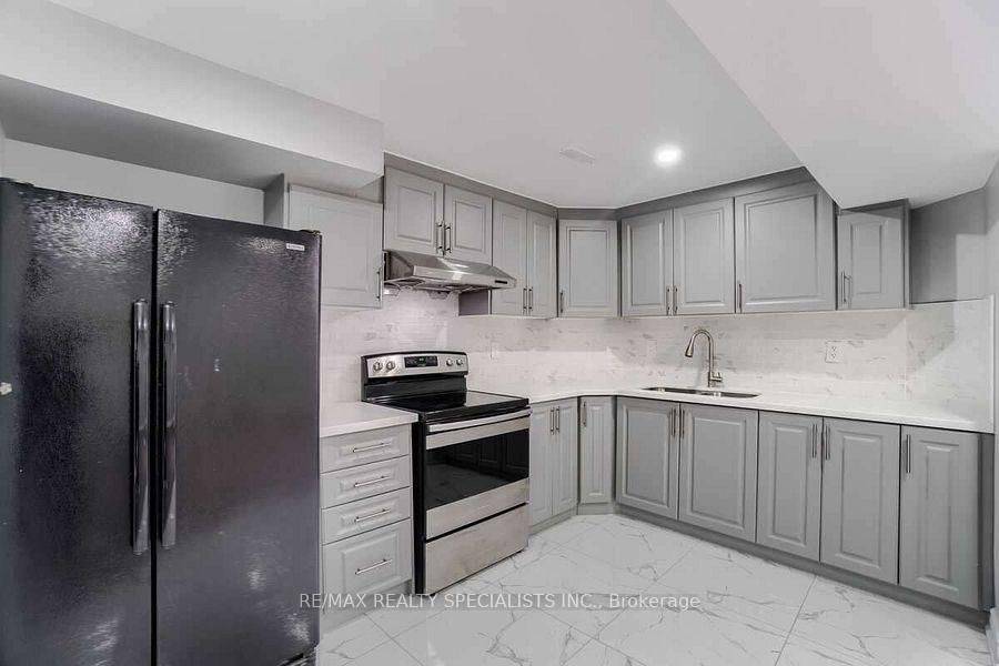 Brampton, ON L6X 4A3,34 St. George's PL #Bsmt