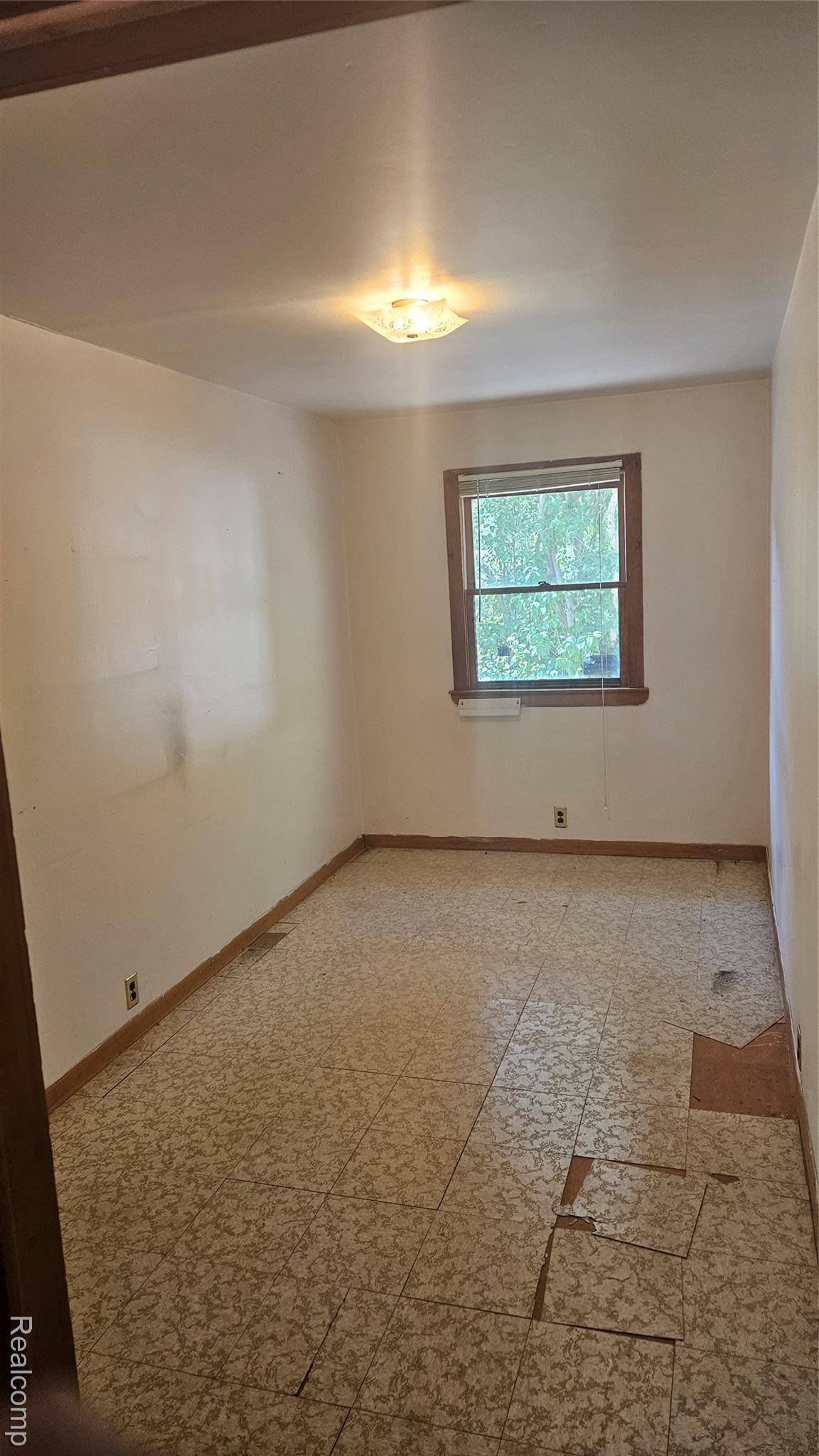 Howell, MI 48855,5820 Mack RD