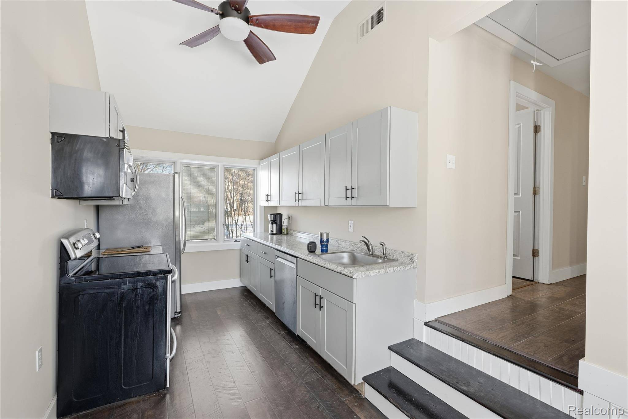 Redford, MI 48240,19925 Negaunee