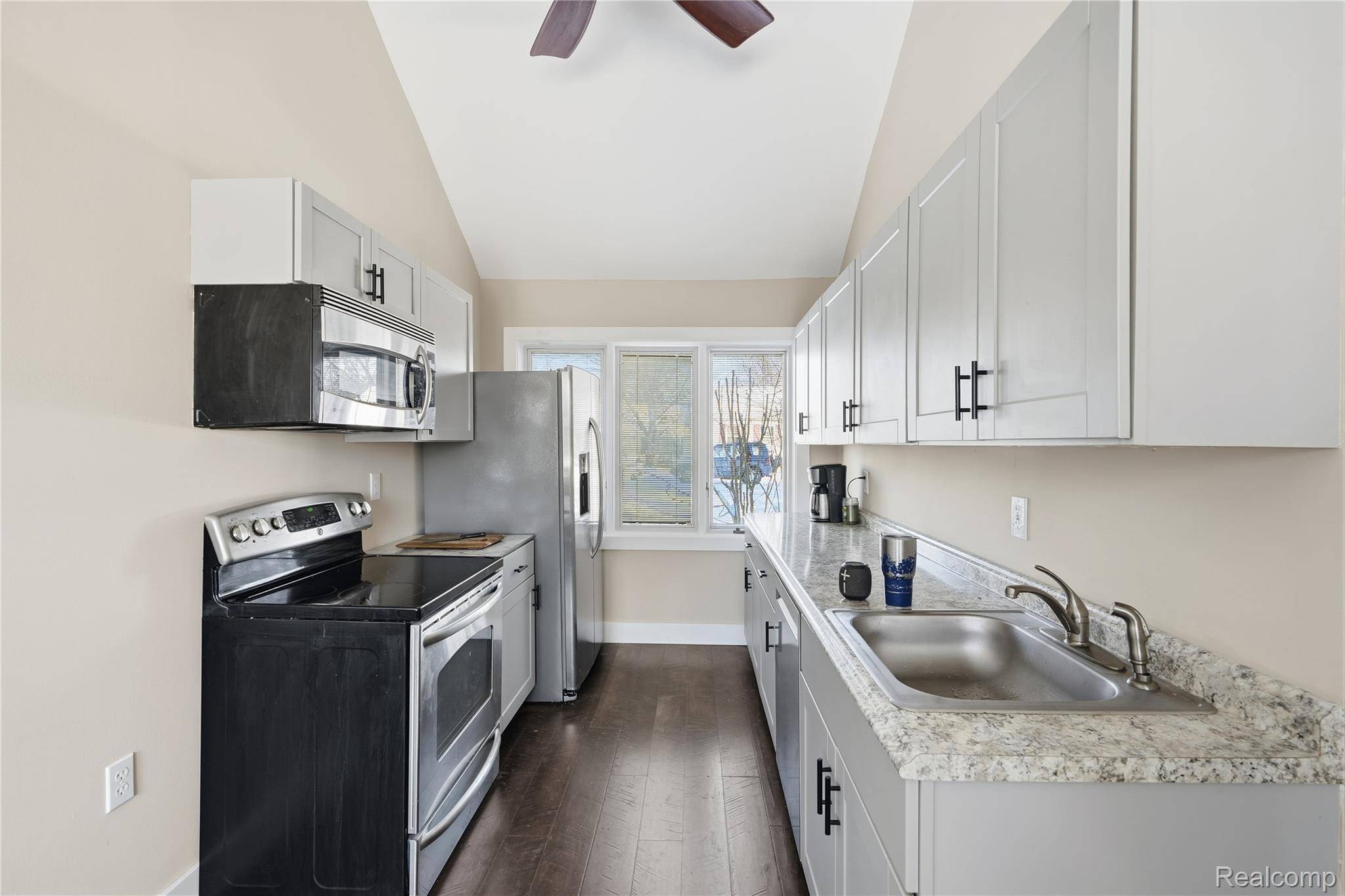 Redford, MI 48240,19925 Negaunee