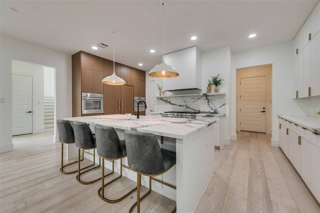 Dallas, TX 75214,6443 Kenwood Avenue