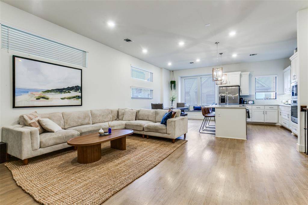 Dallas, TX 75231,8209 Laflin Lane