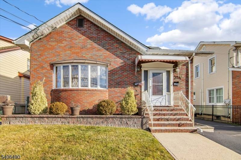 Clifton City, NJ 07013,124 Colfax Ave