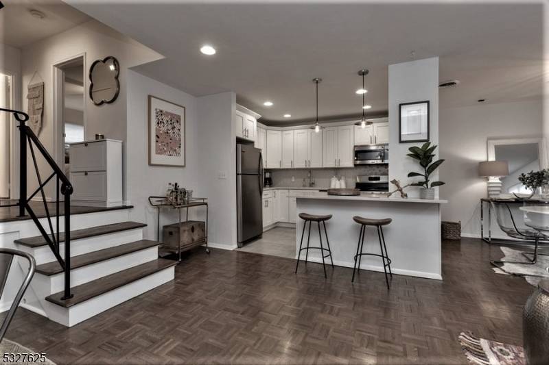 Montclair Twp., NJ 07042,27 Up Mountain Ave C2701 #1