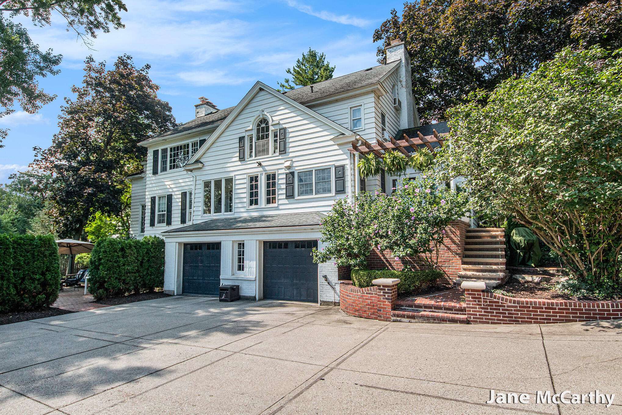 East Grand Rapids, MI 49506,270 Lakeside Dr SE