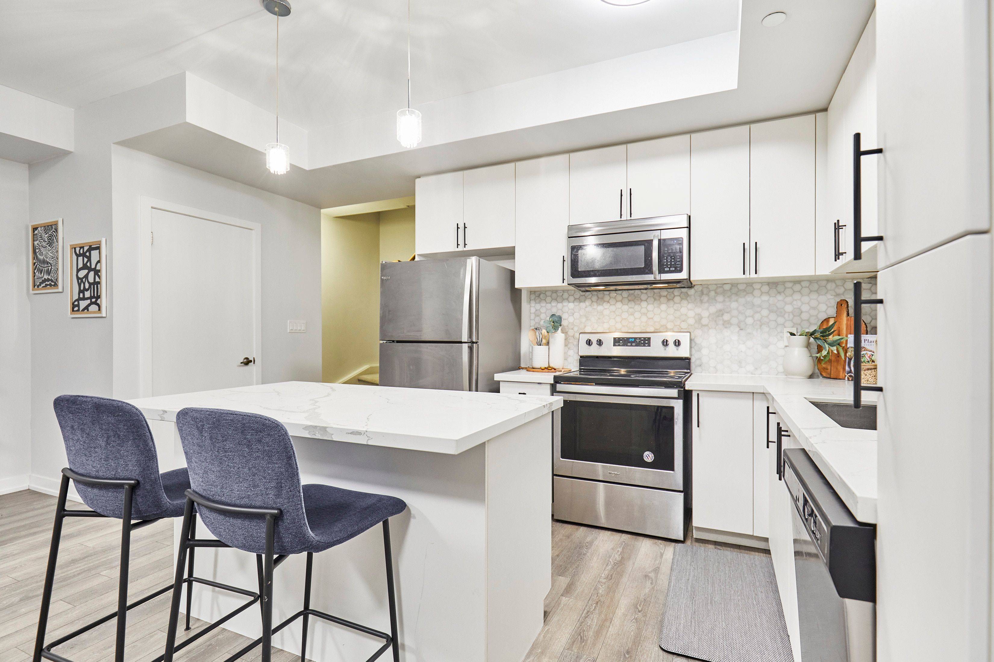 Pickering, ON L1V 0E9,1555 Kingston RD #114