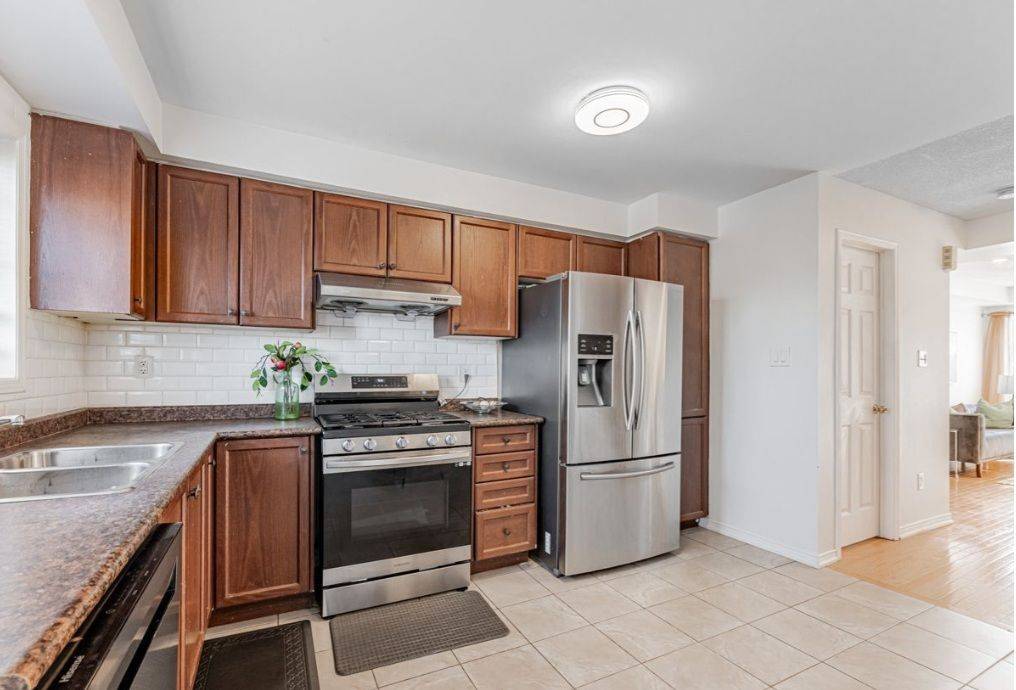 Ajax, ON L1Z 0K8,443 Rossland RD E