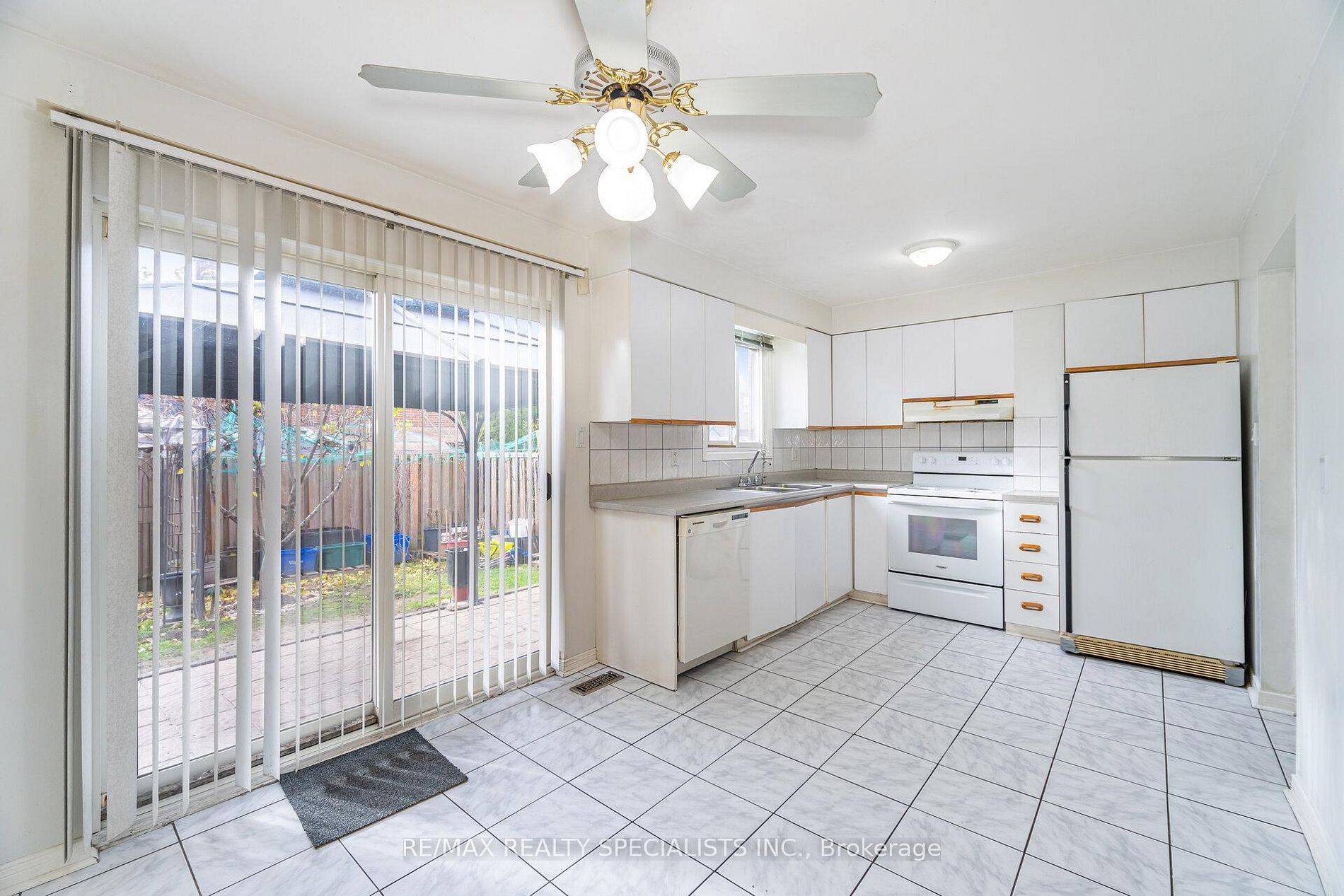 Vaughan, ON L4K 2B8,8 New Seabury DR