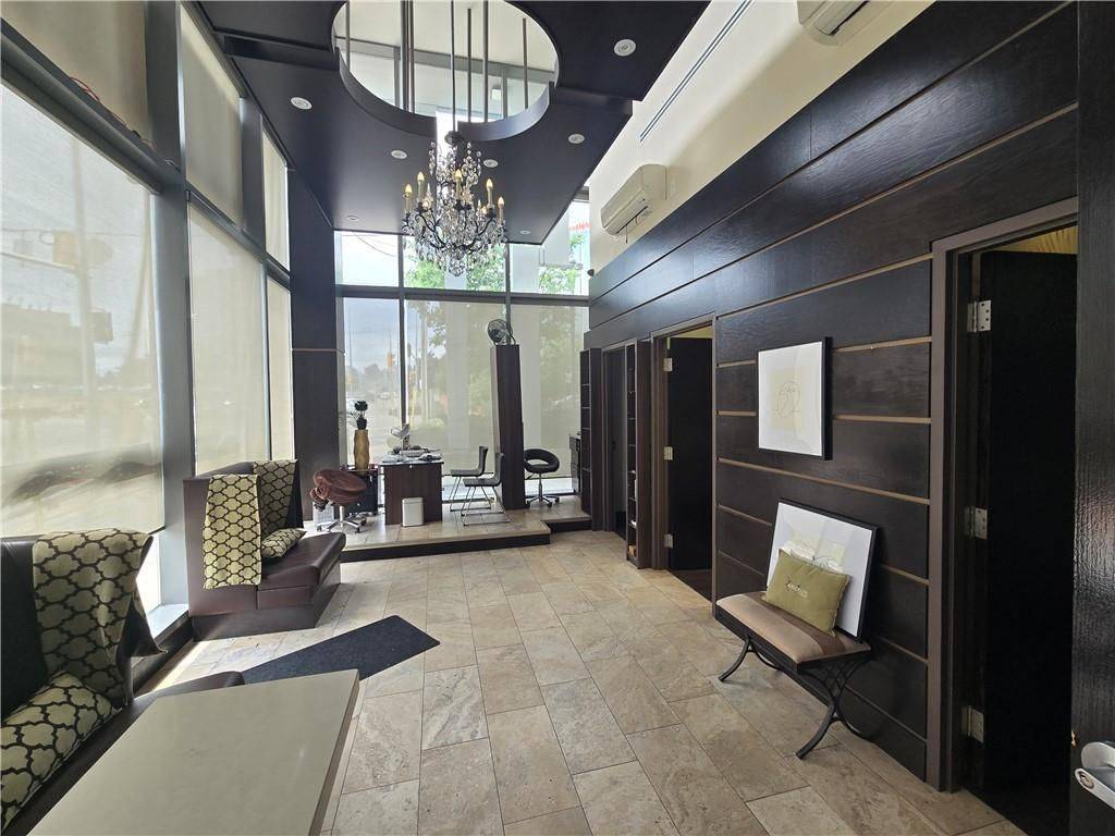 Mississauga, ON L5B 2N5,4033 Hurontario ST #1