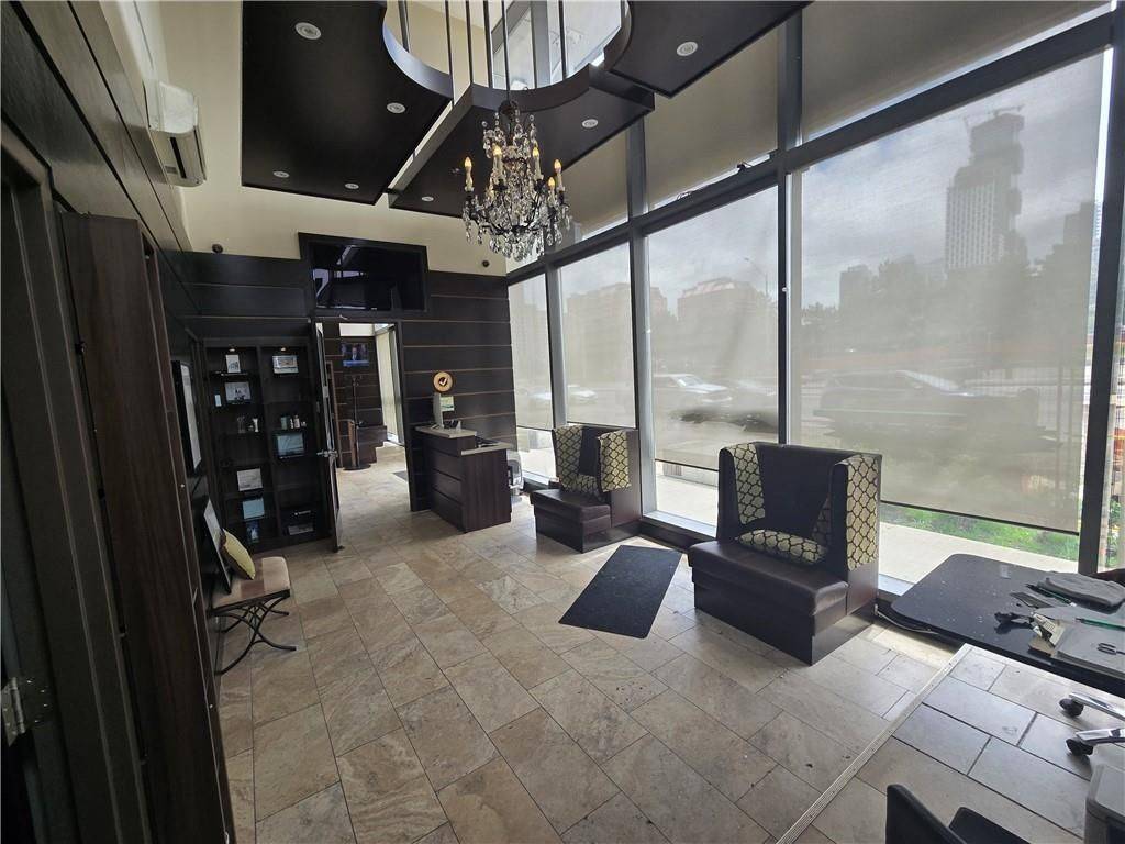 Mississauga, ON L5B 2N5,4033 Hurontario ST #1