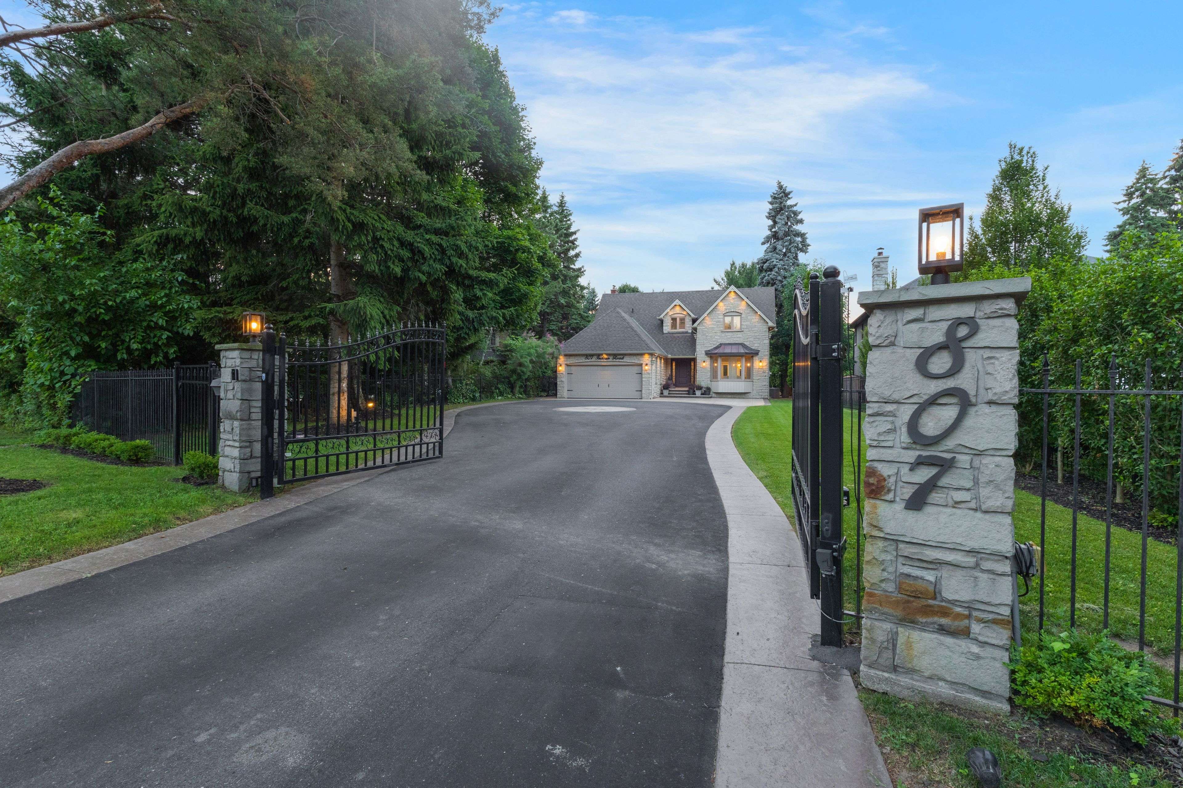 Mississauga, ON L5H 1R4,807 Indian RD