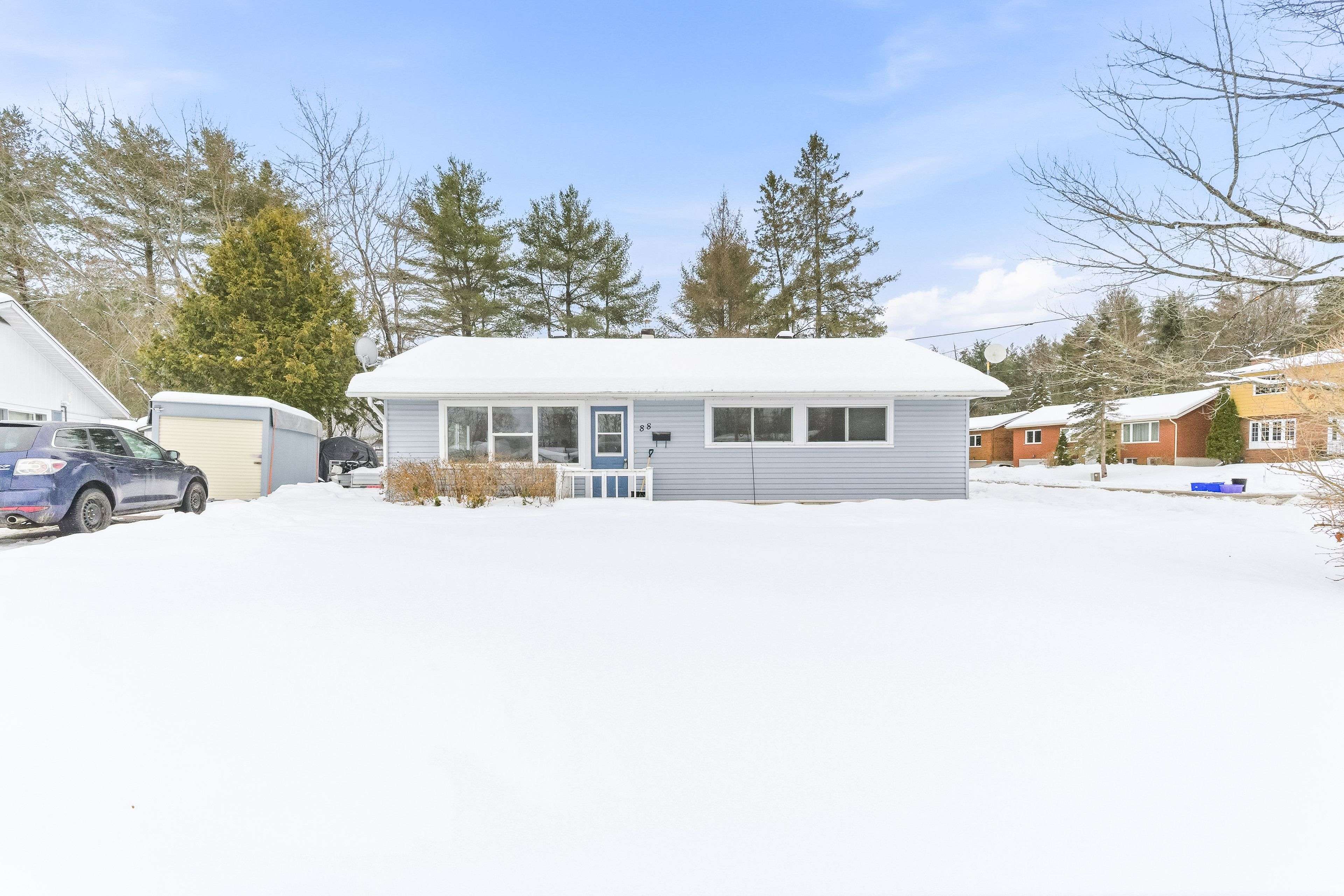 Deep River, ON K0J 1P0,88 Glendale AVE