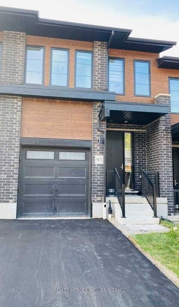 Kitchener, ON N2R 0P2,915 Robert Ferrie DR