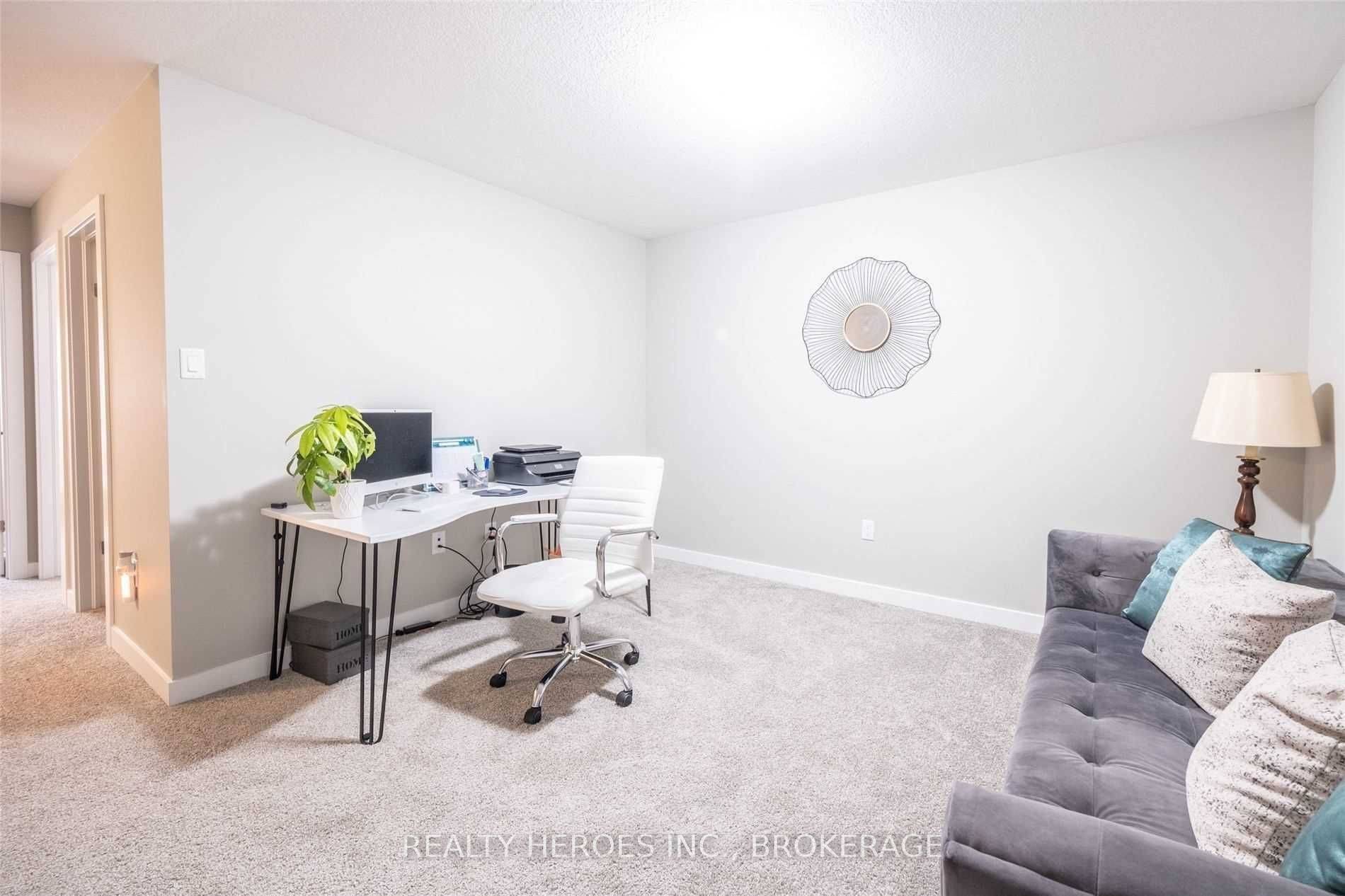 Kitchener, ON N2R 0P2,915 Robert Ferrie DR