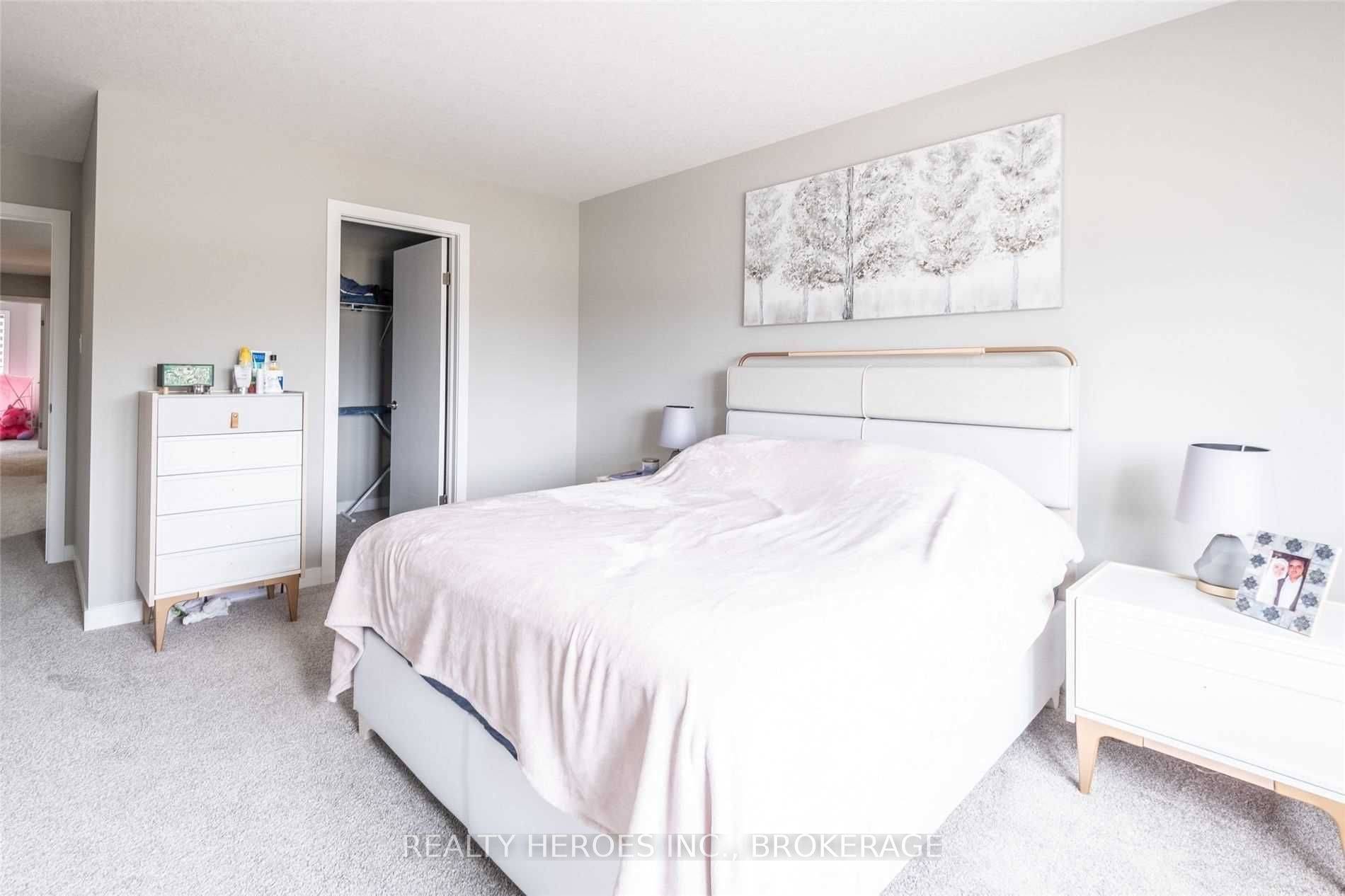 Kitchener, ON N2R 0P2,915 Robert Ferrie DR