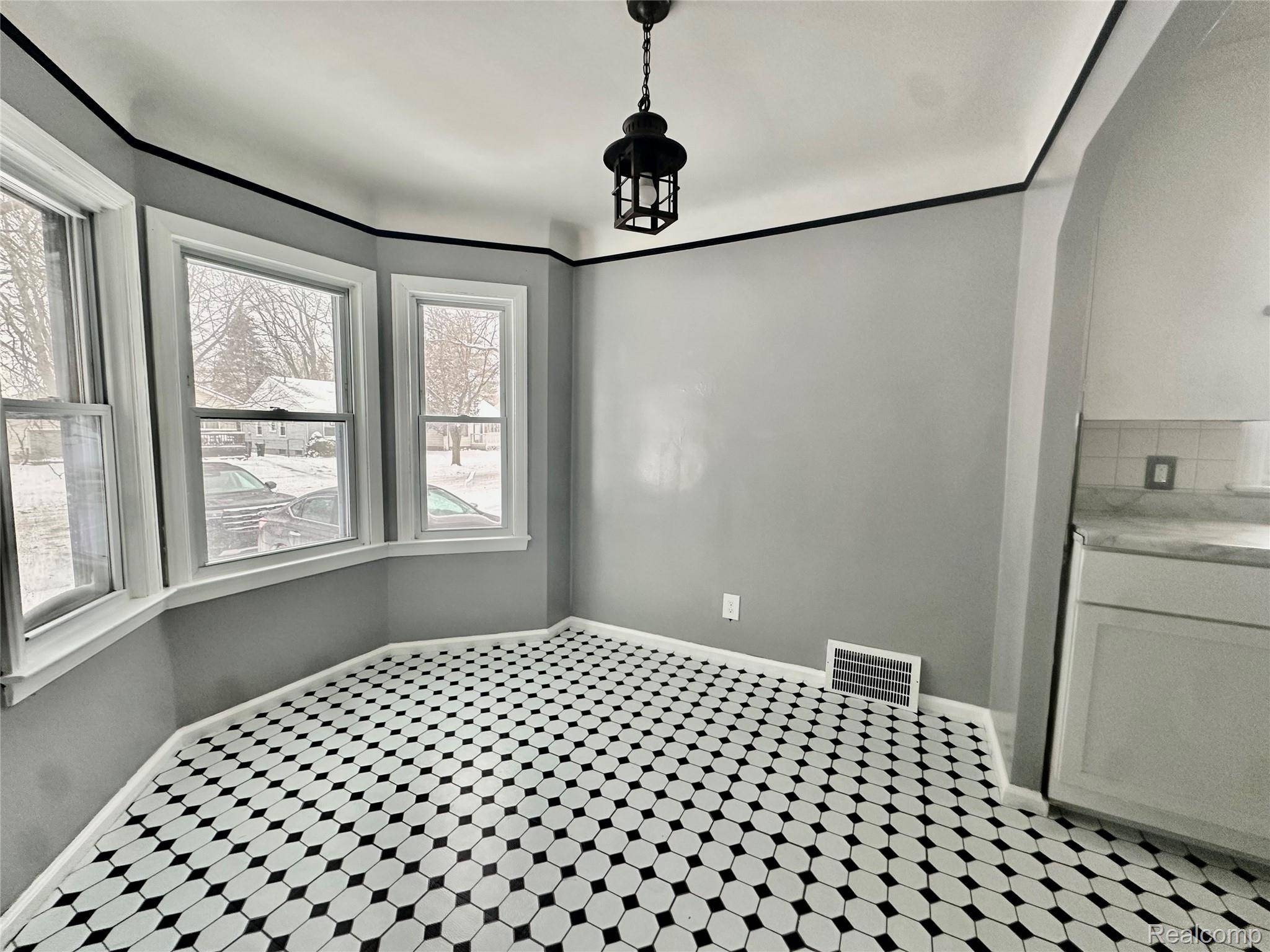 Harper Woods, MI 48225,18948 Kenosha ST