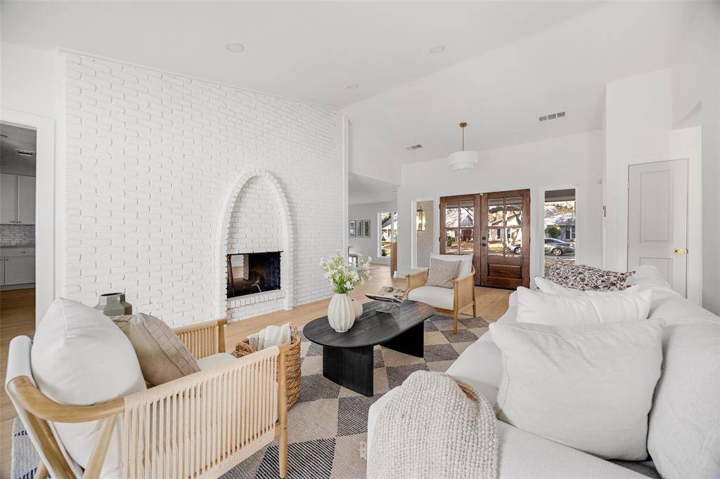 Dallas, TX 75248,7850 La Sobrina Drive