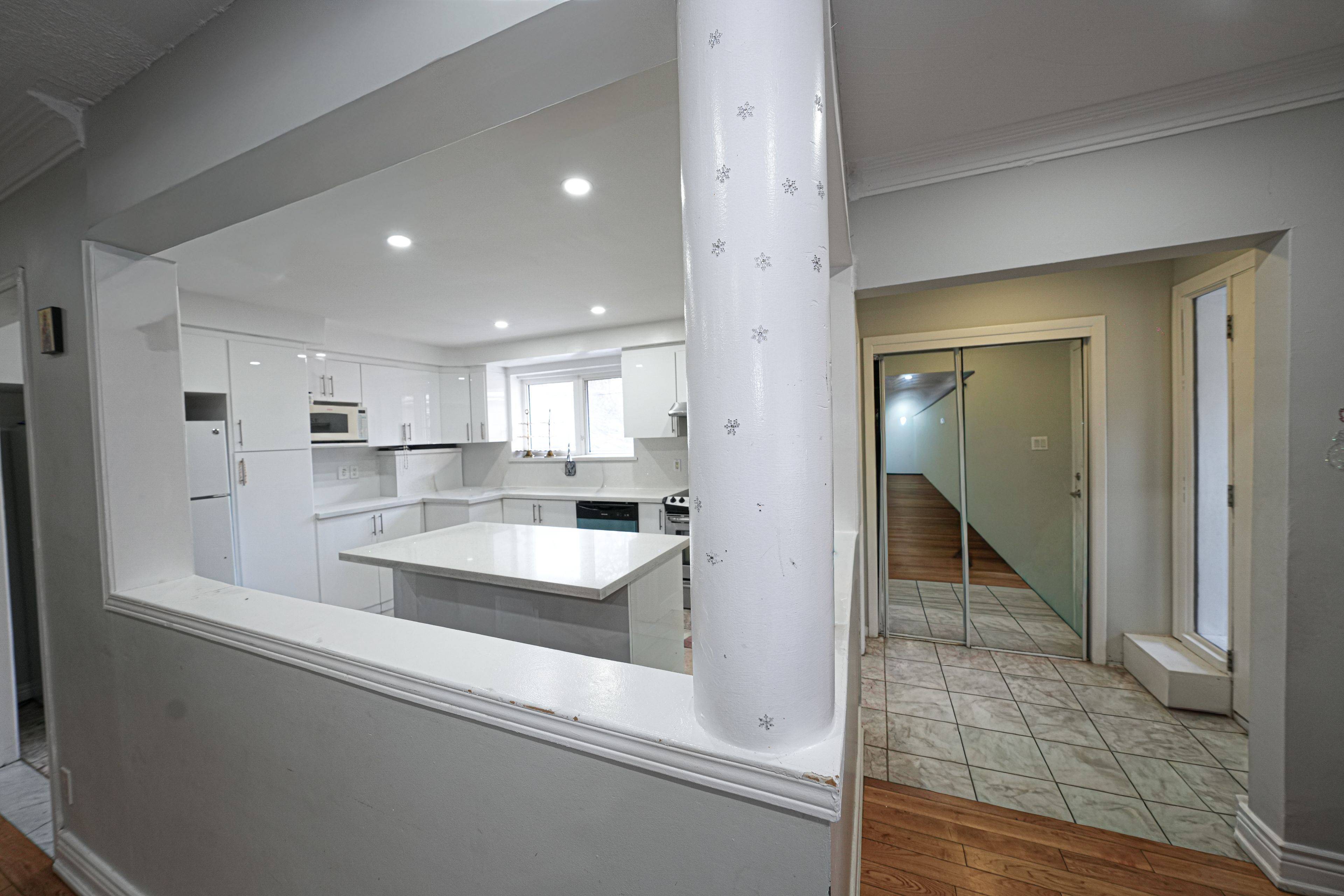 Toronto E04, ON M1K 2C8,812 Kennedy RD