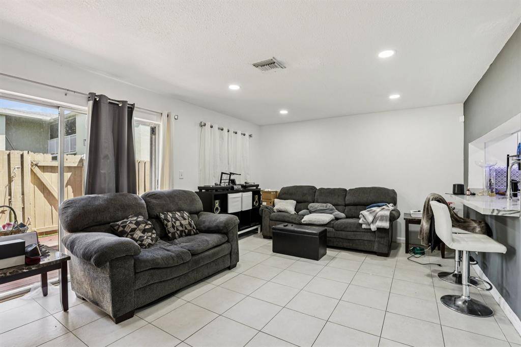 Tamarac, FL 33319,5843 Woodlands Blvd #5843