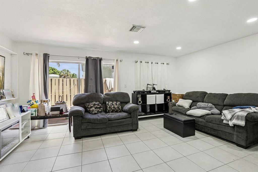 Tamarac, FL 33319,5843 Woodlands Blvd #5843