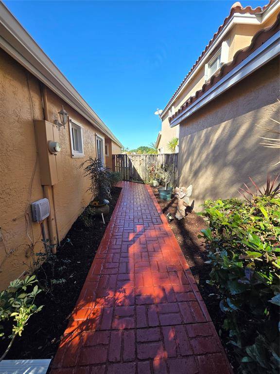 Plantation, FL 33324,10061 NW 2nd St