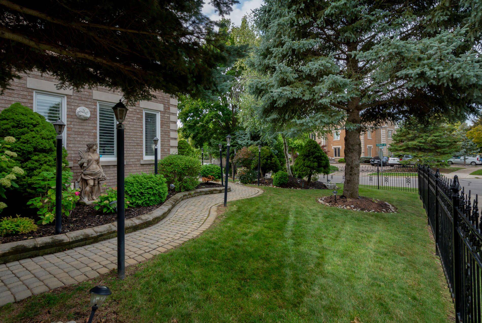 Vaughan, ON L4L 8J7,1 Radley ST