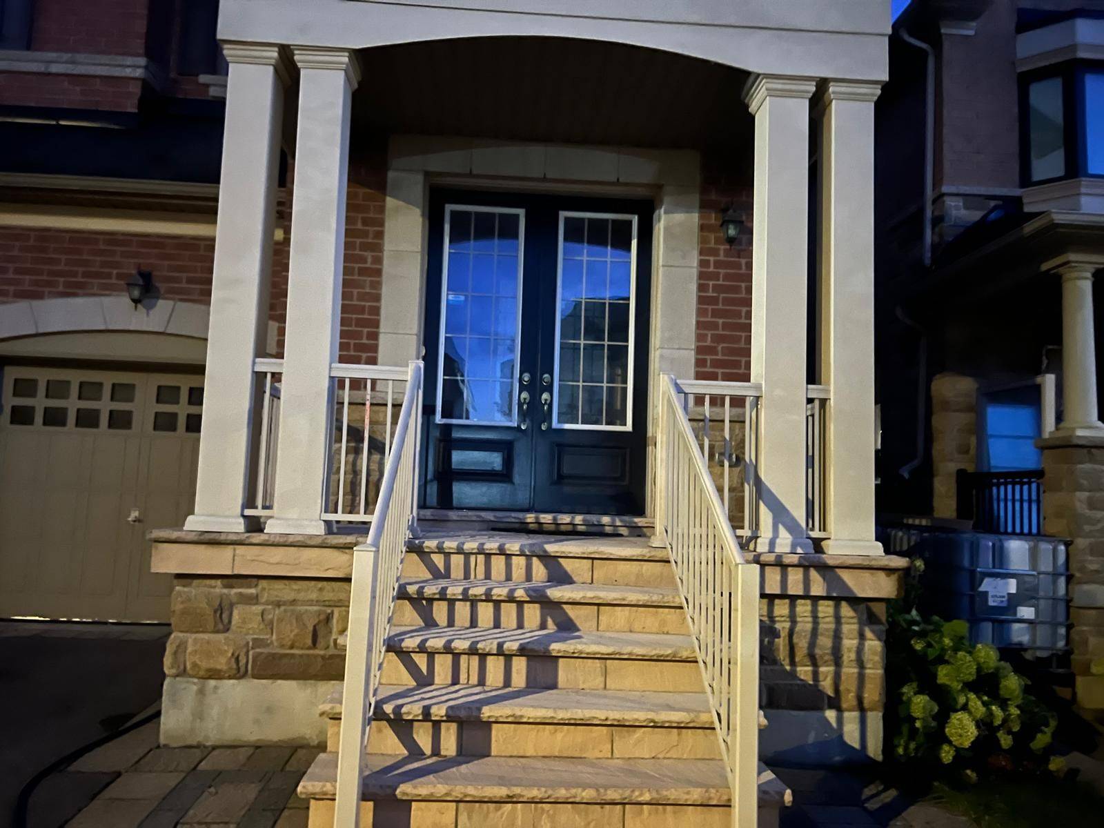 Vaughan, ON L4L 1A6,114 Garyscholl RD #Upper