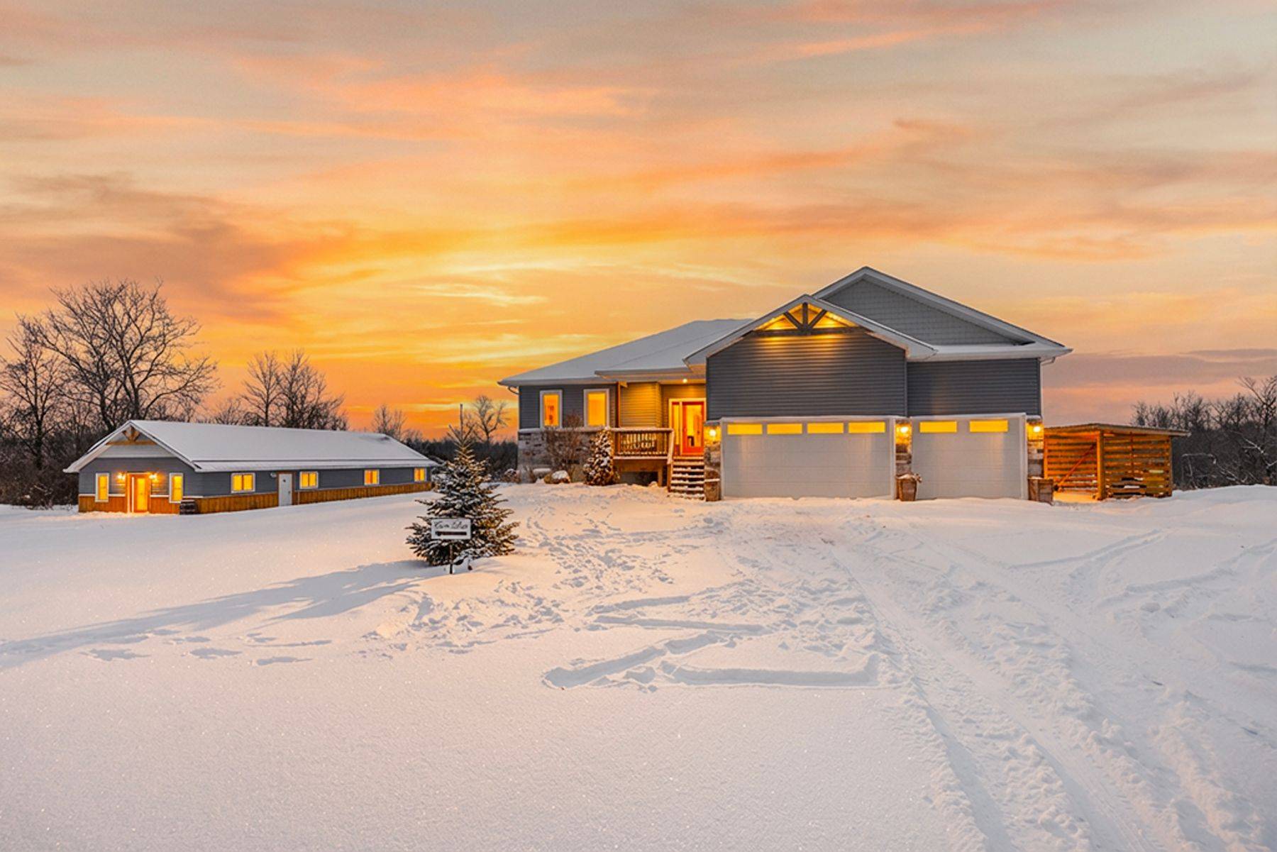 Loyalist, ON K0H 2H0,923 Maple RD