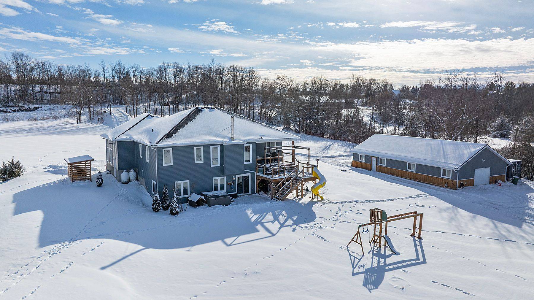 Loyalist, ON K0H 2H0,923 Maple RD