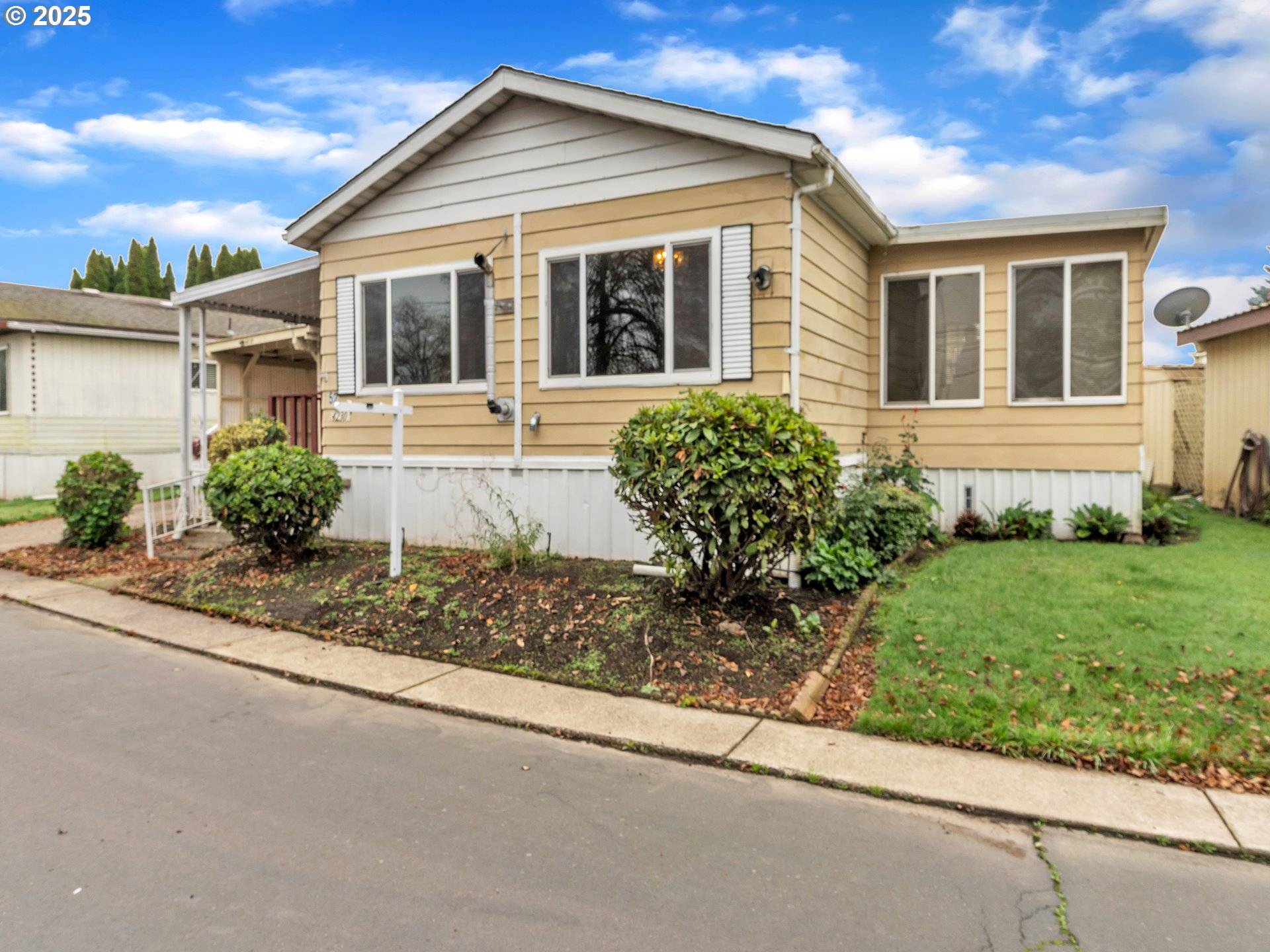 Salem, OR 97305,4230 HAZELGREEN RD NE #52