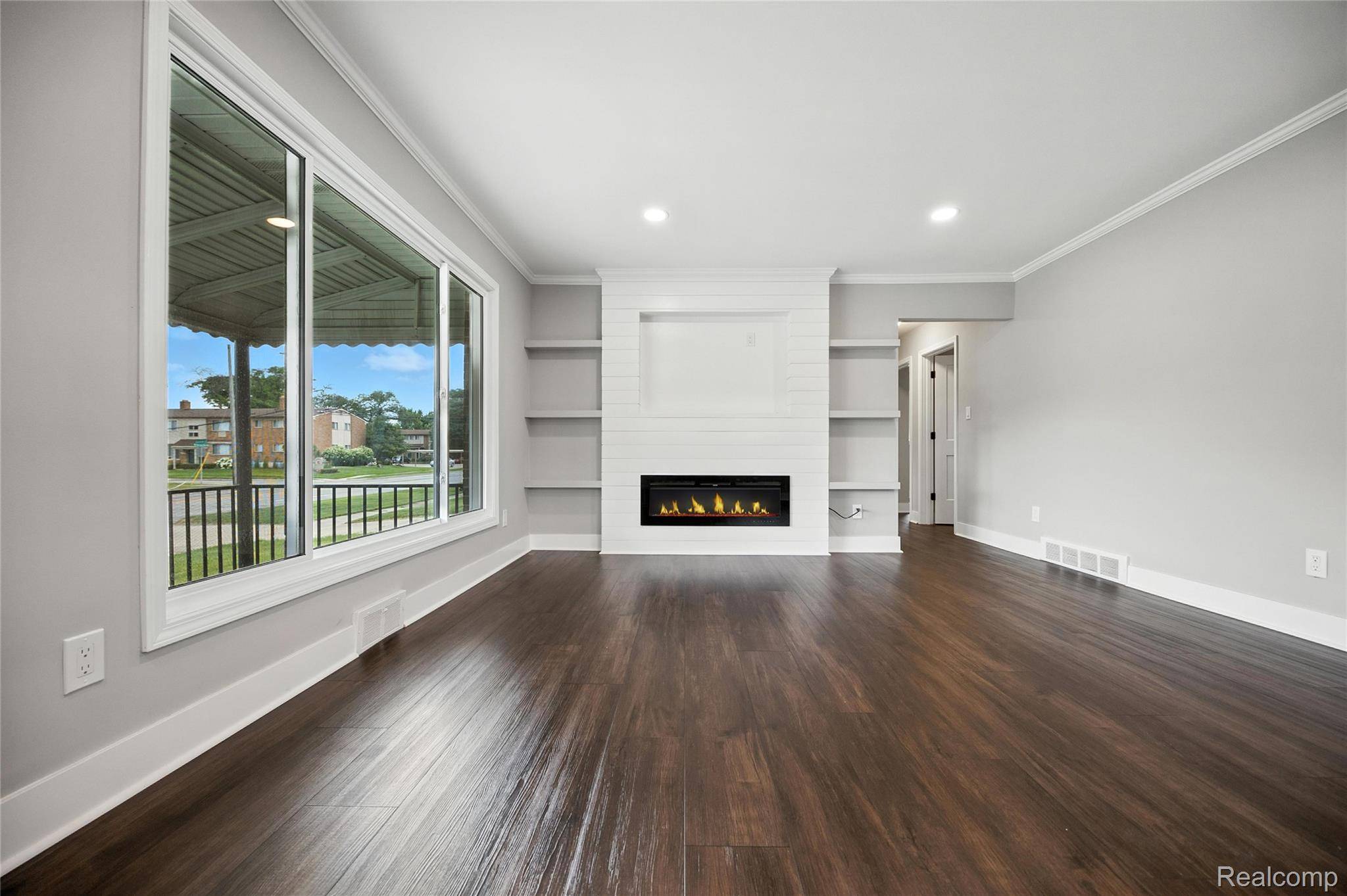 Royal Oak, MI 48073,1418 W 13 Mile RD W