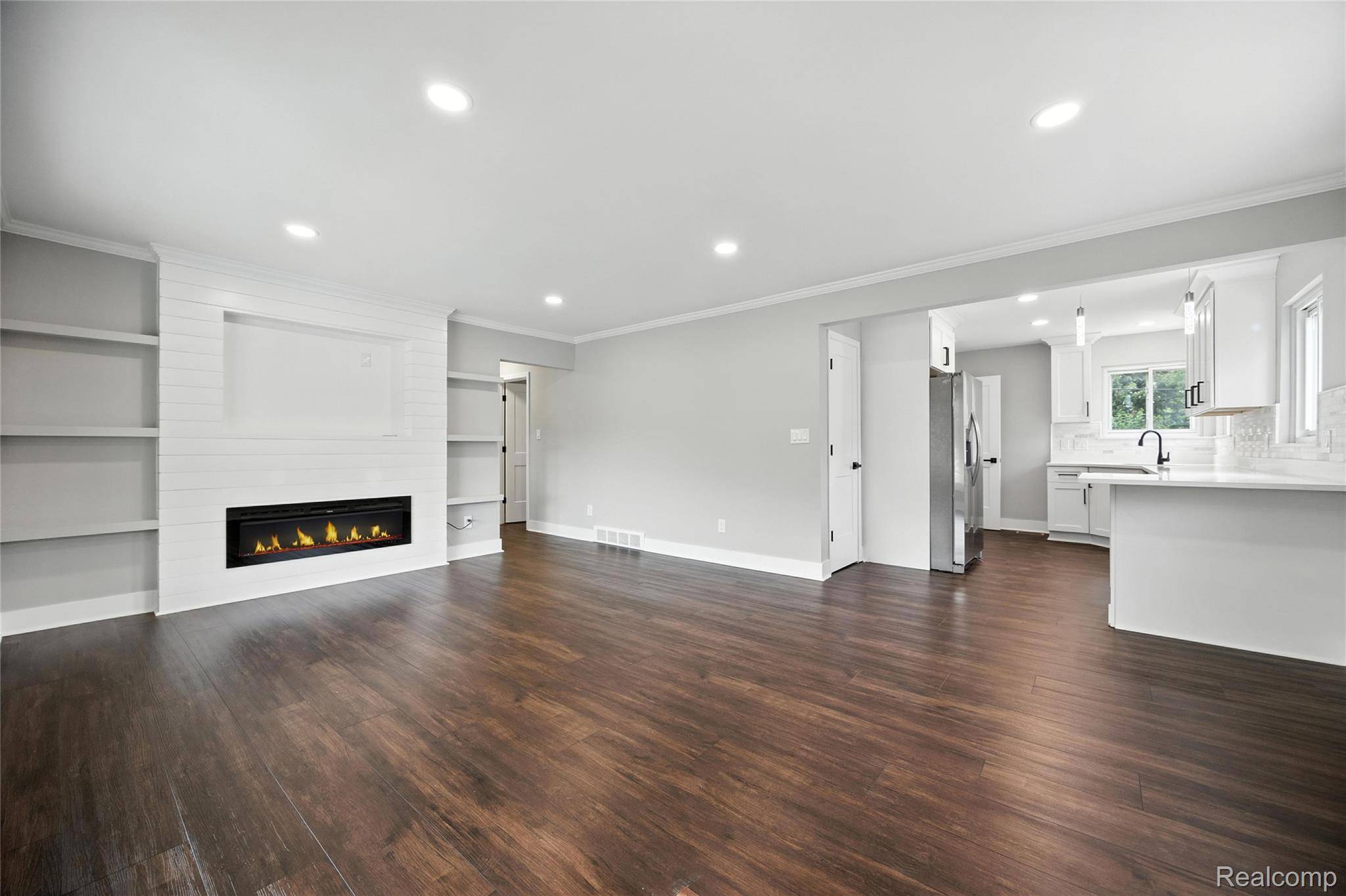 Royal Oak, MI 48073,1418 W 13 Mile RD W