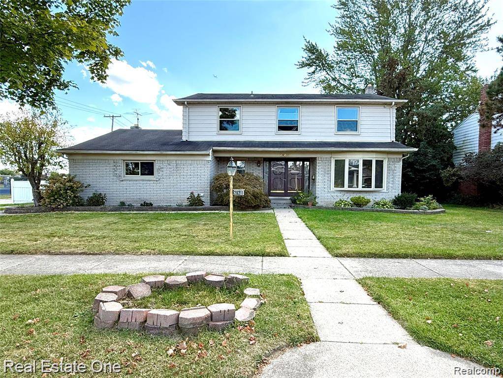 Dearborn Heights, MI 48127,26211 SIMONE ST