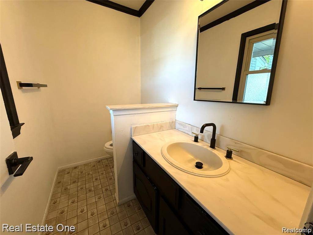 Dearborn Heights, MI 48127,26211 SIMONE ST