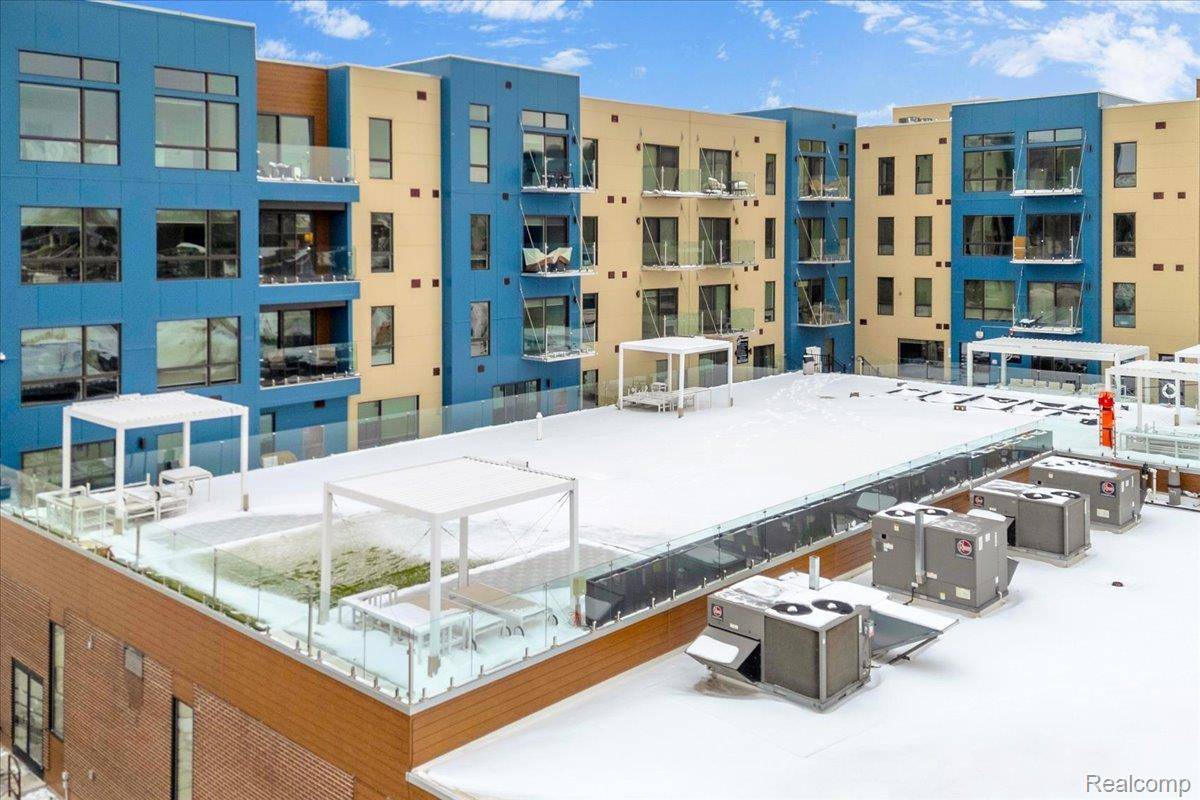 Wyandotte, MI 48192,166 Oak ST #PH5