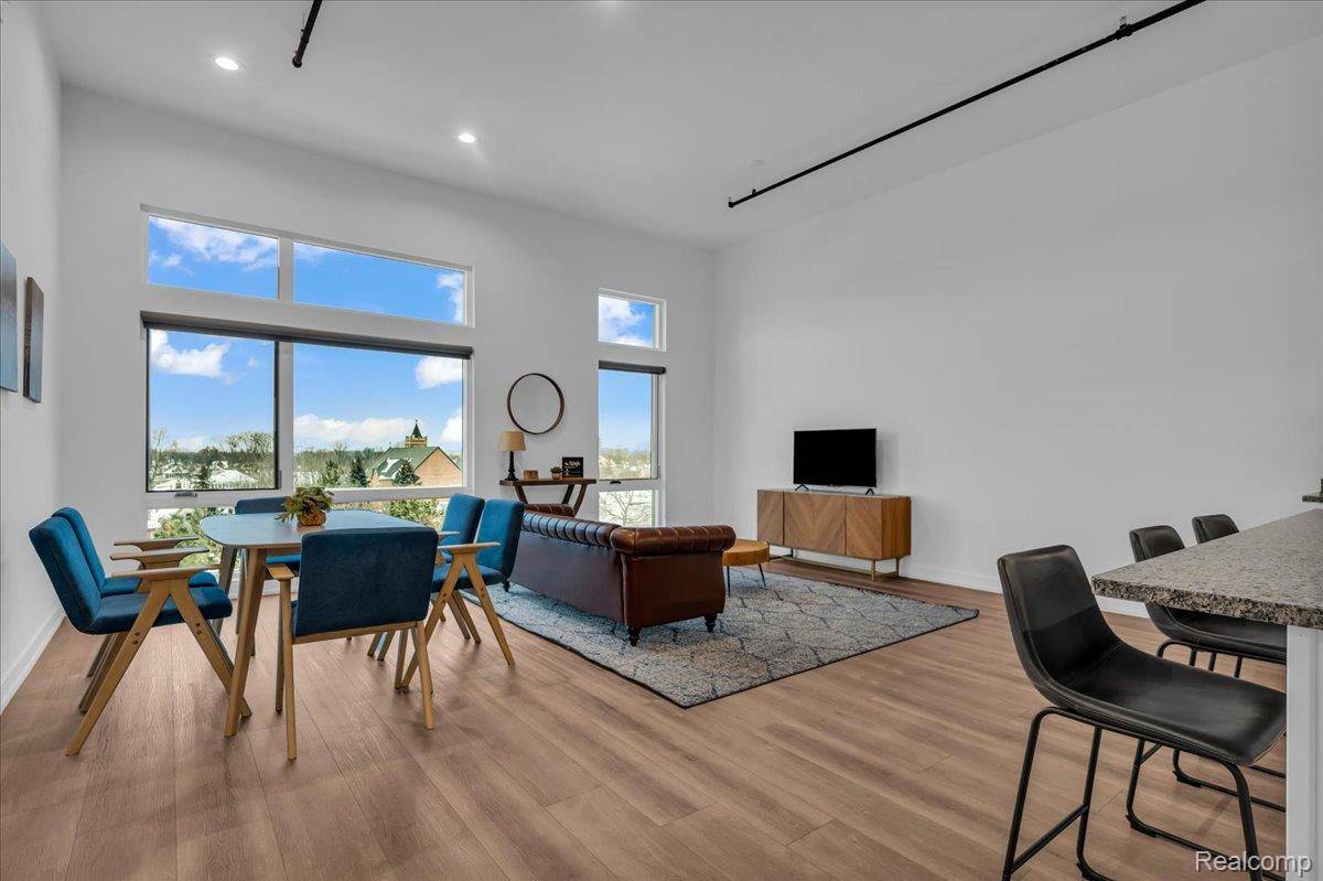 Wyandotte, MI 48192,166 Oak ST #PH5