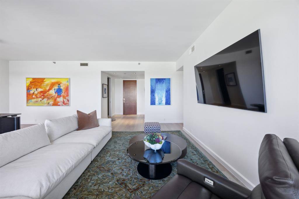 Dallas, TX 75219,3831 Turtle Creek Boulevard #18C