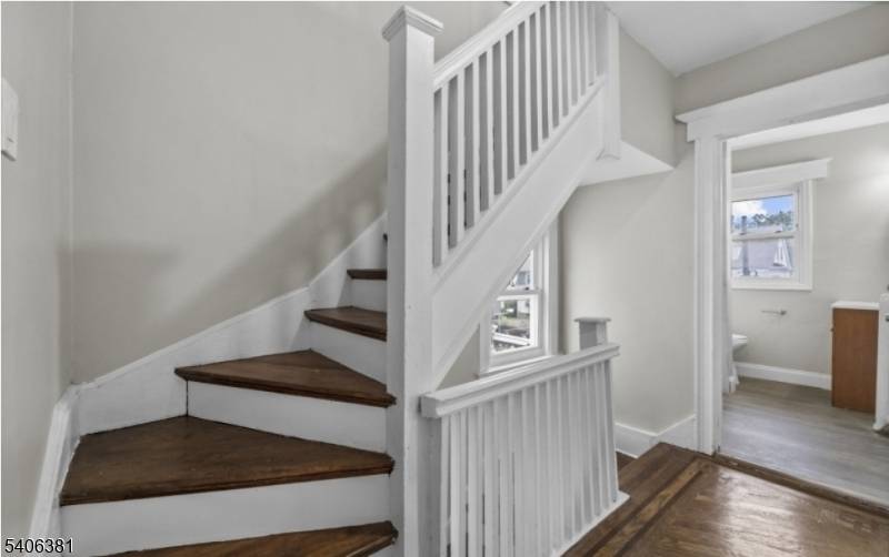 East Orange City, NJ 07018,42 Crawford St