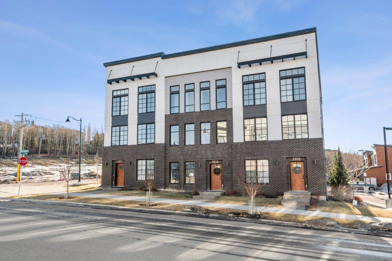 Calgary, AB T3H 6C9,7813 Spring Willow DR SW