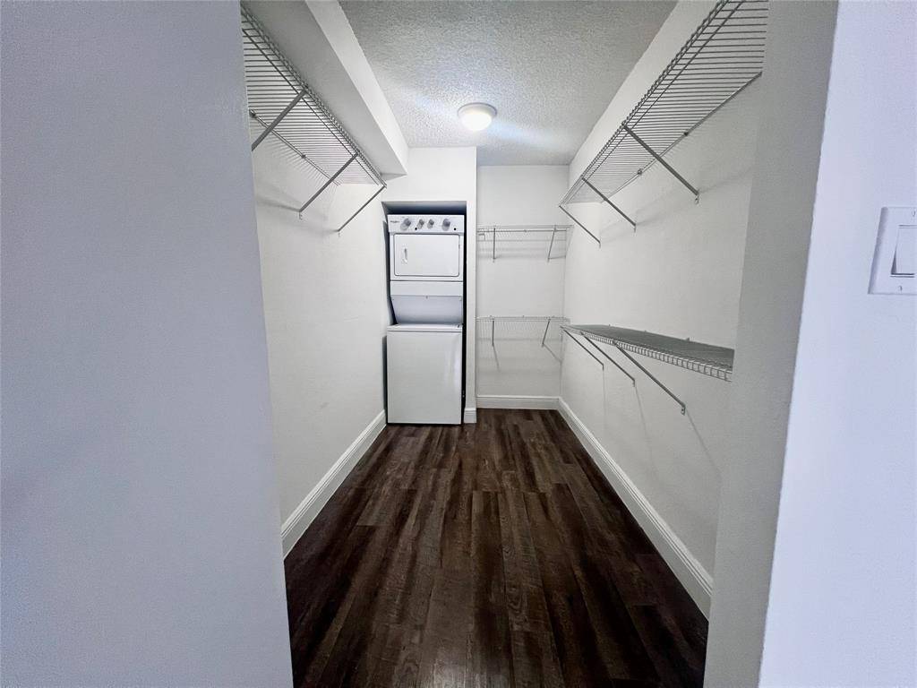 North Miami Beach, FL 33179,19455 NE 10 Ave #3-415